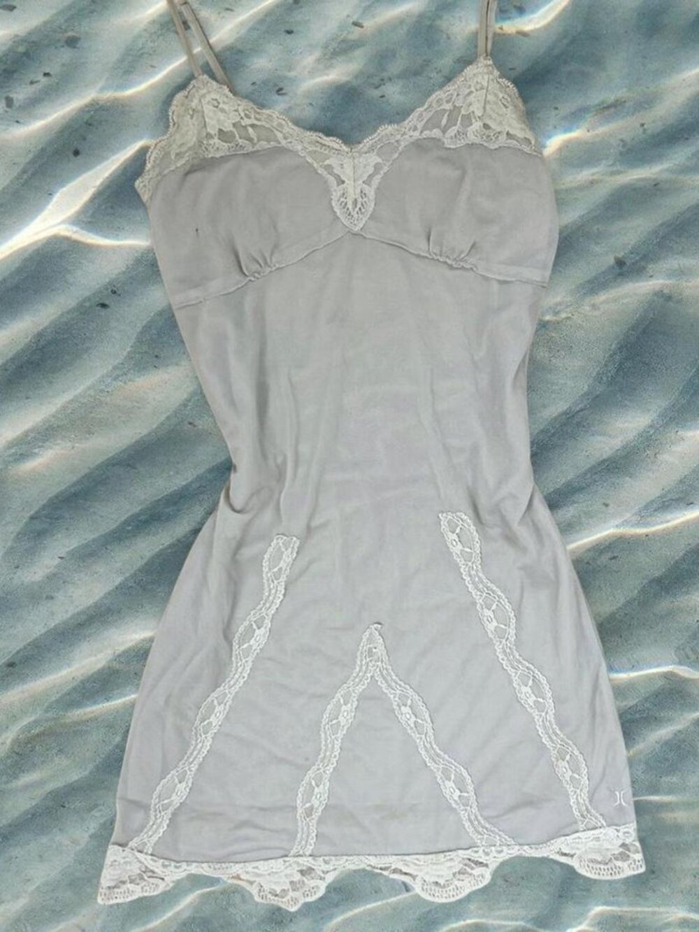 Vintage Y2K (2009) Hurley lace slip dress in pale grey / light cream ❣️